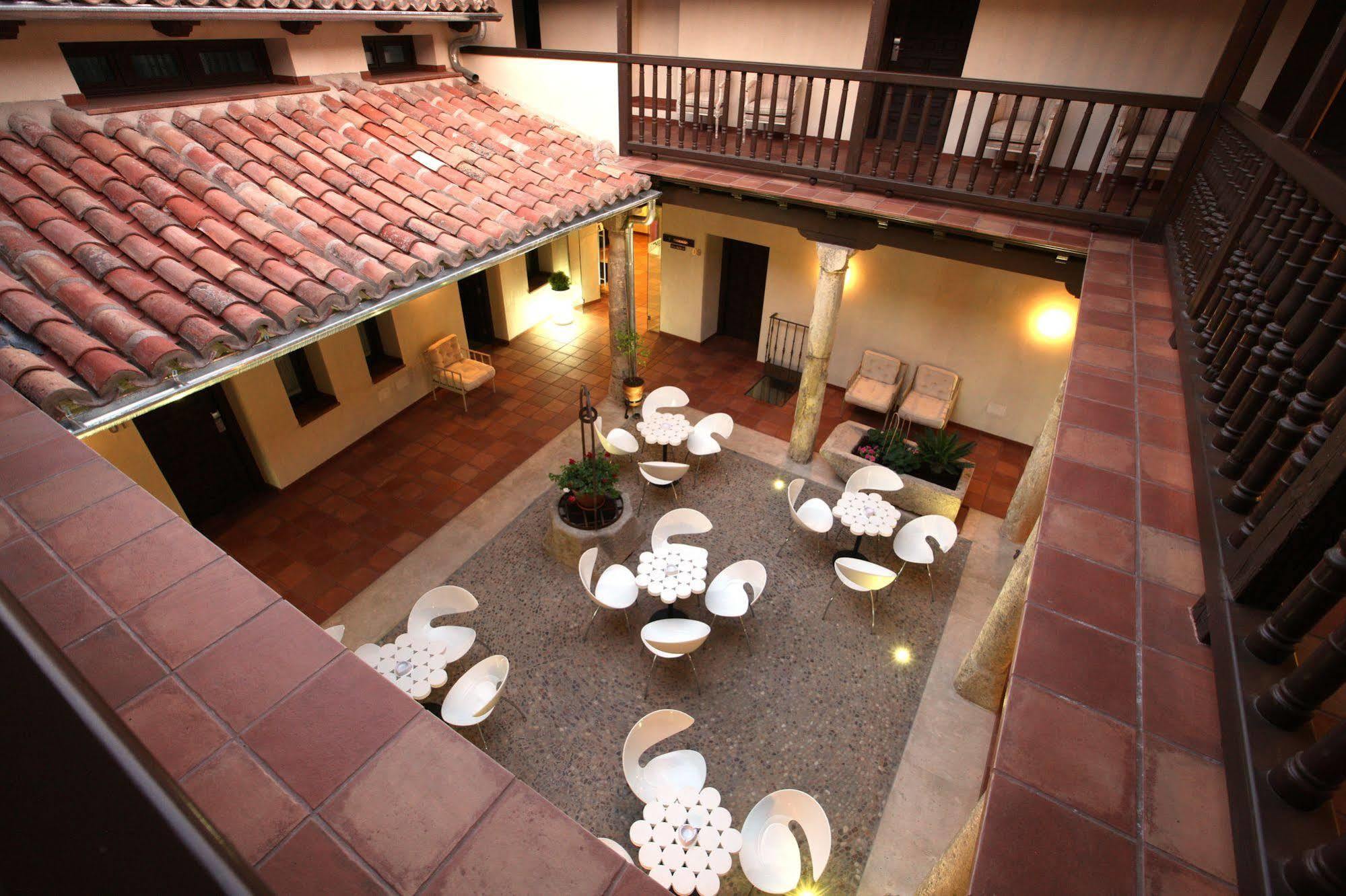 Evenia Alcalá Boutique Hotel Alcalá de Henares Extérieur photo