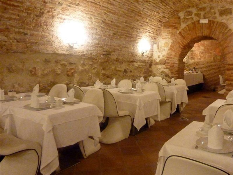 Evenia Alcalá Boutique Hotel Alcalá de Henares Extérieur photo